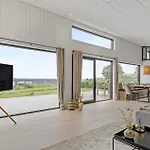 בית נופש 4 Bedroom Gorgeous In Sjolund