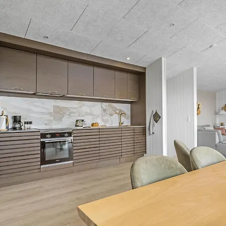 4 Bedroom Gorgeous In *