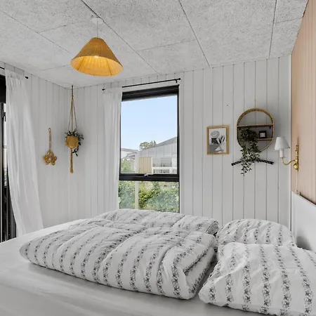 4 Bedroom Gorgeous In * Sjolund