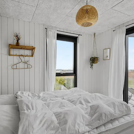 4 Bedroom Gorgeous In 펜션 Sjolund