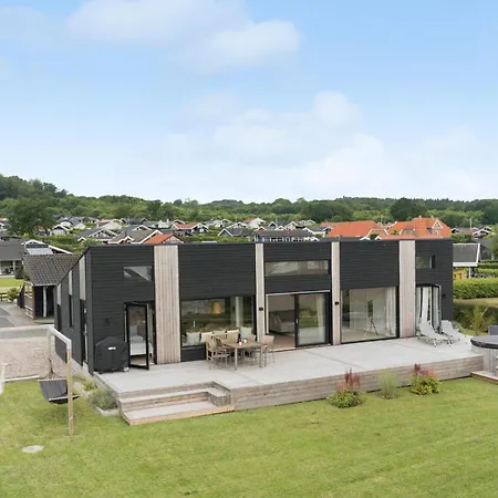 4 Bedroom Gorgeous In Sjolund