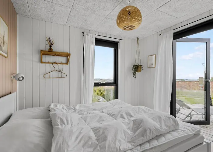 4 Bedroom Gorgeous In Сasa de vacaciones Sjolund