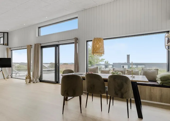 4 Bedroom Gorgeous In Сasa de vacaciones Sjolund