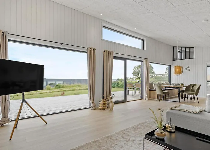 Сasa de vacaciones 4 Bedroom Gorgeous In Sjolund