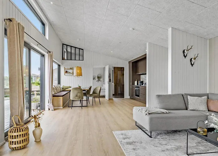 Сasa de vacaciones 4 Bedroom Gorgeous In Sjolund